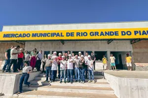 Rafael entrega obras, asfalto e saúde digital em cidades do Sul do Piauí (Foto: João Albert)