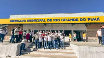 Rafael entrega obras, asfalto e saúde digital em cidades do Sul do Piauí (Foto: João Albert)