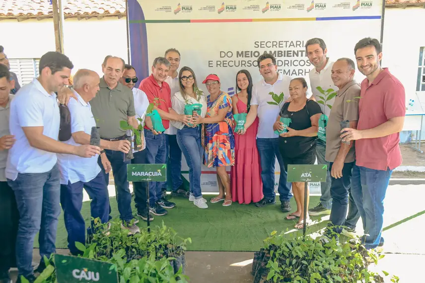 Rafael entrega obras, asfalto e saúde digital em cidades do Sul do Piauí
