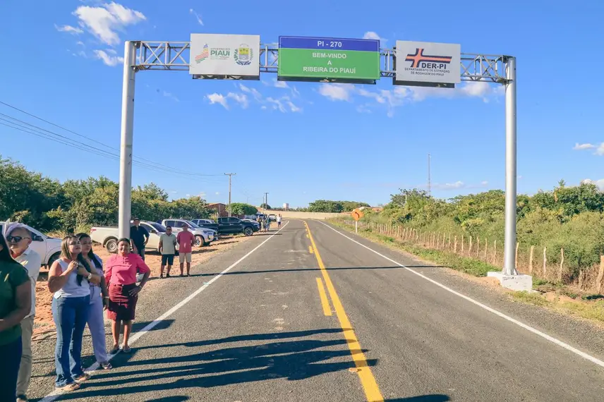 Rafael entrega obras, asfalto e saúde digital em cidades do Sul do Piauí