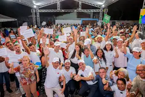 Rafael Fonteles entrega 17 obras do OPA e registros do Casa Legal na zona Leste de Teresina e autoriza mais de R$ 4 milhões em investimentos (Foto: Gabriel Paulino)