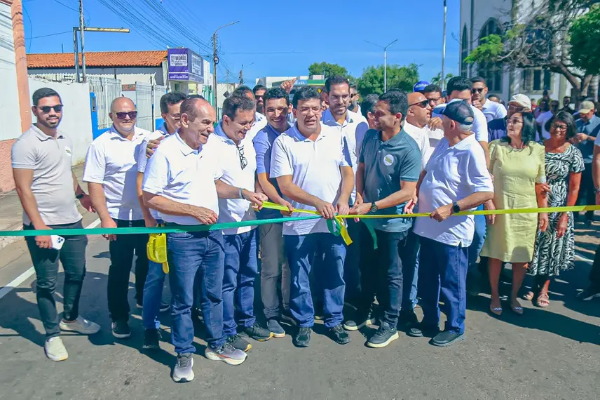 Rafael Fonteles entrega asfaltamento de ruas e equipamentos para creche em Canto do Buriti