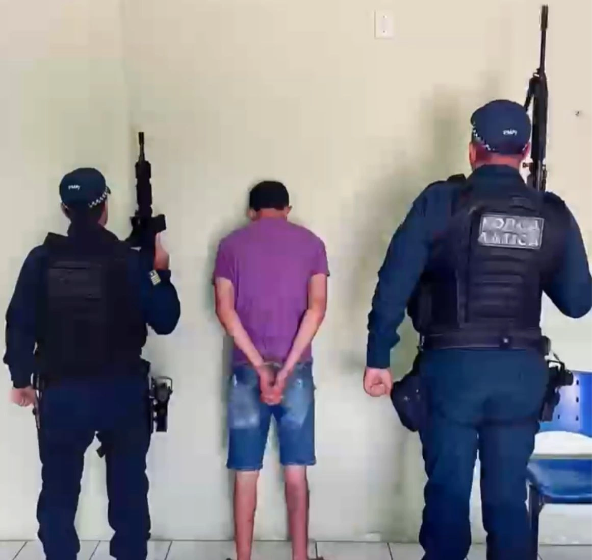 Suspeito, identificado pelas iniciais A.D. de S foi preso