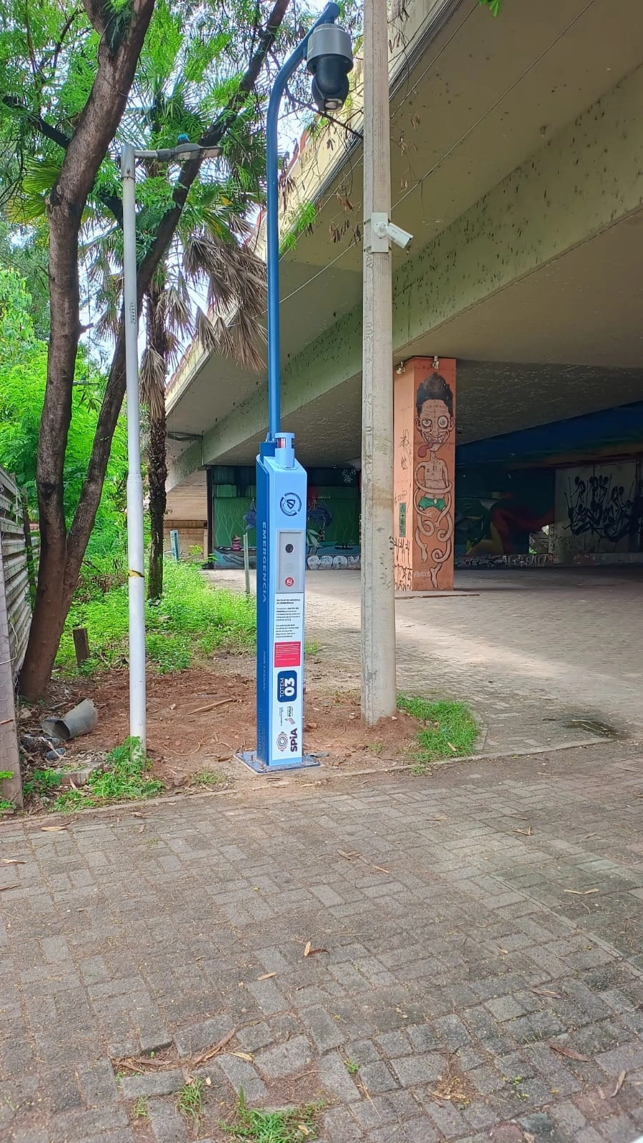Totem inteligente é instalado na Avenida Marechal Castelo Branco, zona Leste de Teresina