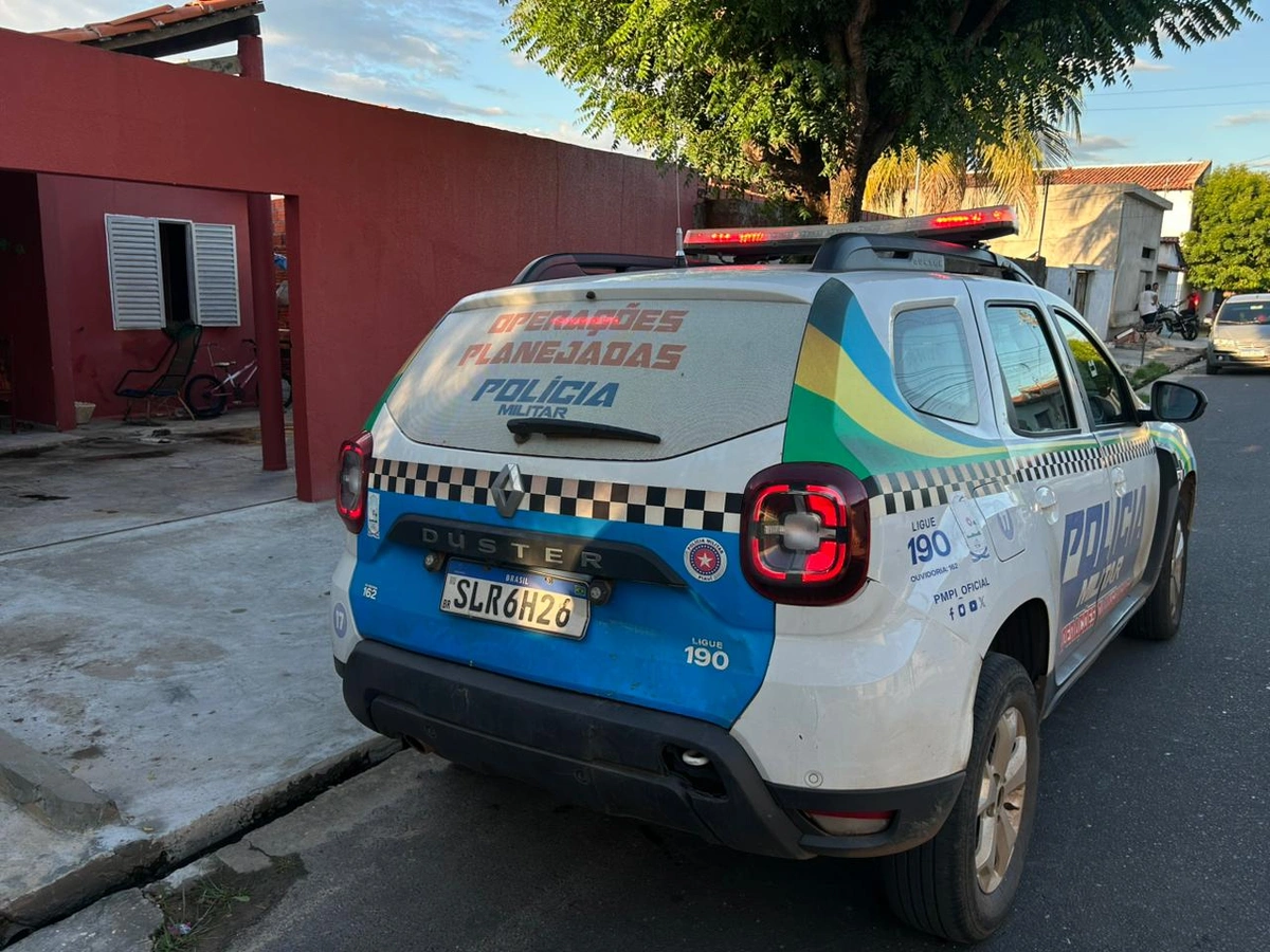 Viatura da PM-PI no local da ocorrência