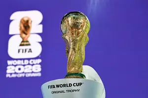 A Copa do Mundo de 2026 começa no dia 11, quinta-feira, no México. Na foto, a taça da Copa (Foto: AFP)
