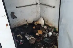 Banheiro público abandonado na praça do Poty Velho (Foto: Revista40graus)