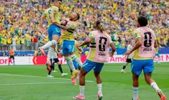 De virada, Brasil derrota Japão por 2 a 1 e avança às oitavas da Copa do Mundo