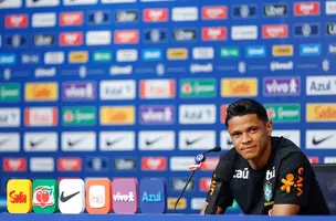 Douglas Santos durante entrevista coletiva pela Seleção Brasileira em Nova Jersey (Foto: Rafael Ribeiro/CBF)