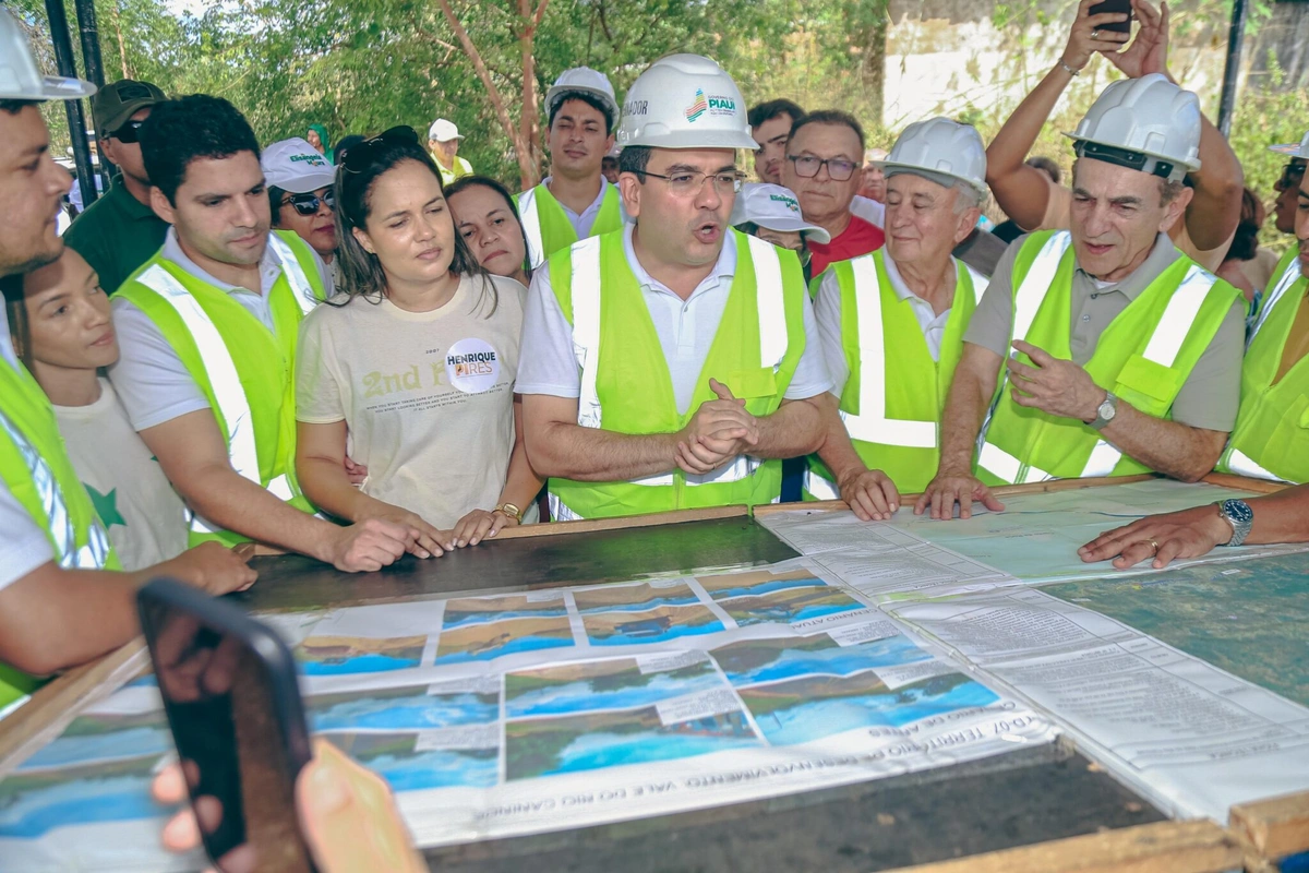 Governador vistoria obras de recuperação da PI-239 entre Arraial e Cajazeiras do Piauí e reforça benefícios para região