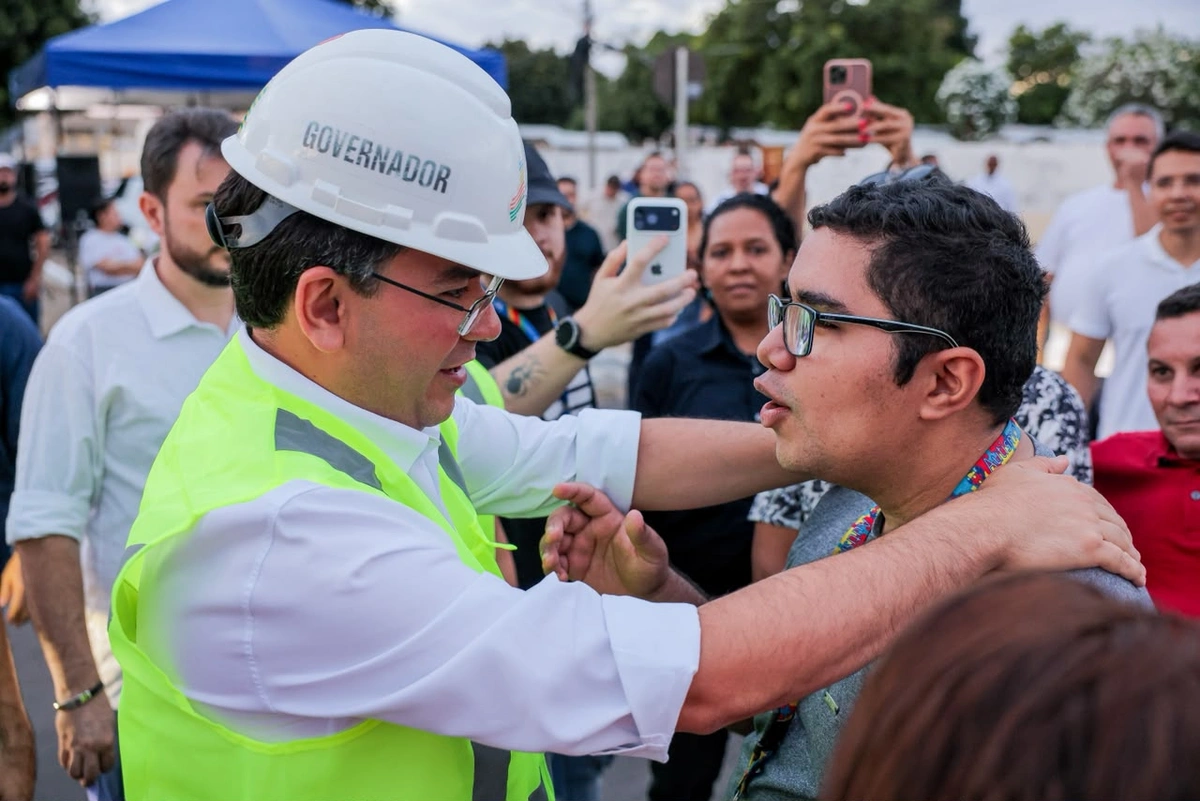 Governador vistoria obras no bairro Vermelha, que recebe novo asfalto em seis ruas