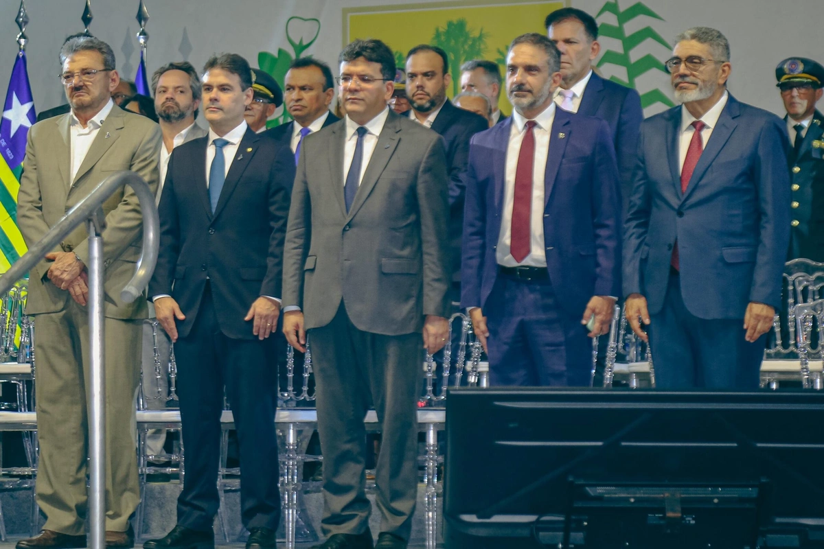 Governo do Estado do Piauí realiza promoção histórica de 1.700 PMs e convoca mais 120 policiais e faz homenagens