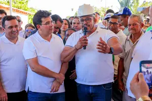 Governo do Piauí realiza a maior obra de asfaltamento da história de Santo Antônio dos Milagres (Foto: Gabriel Paulino)