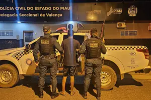 Homem foi preso suspeito de tráfico de drogas na tarde deste domingo (28), em Elesbão Veloso (Foto: SSP-PI)