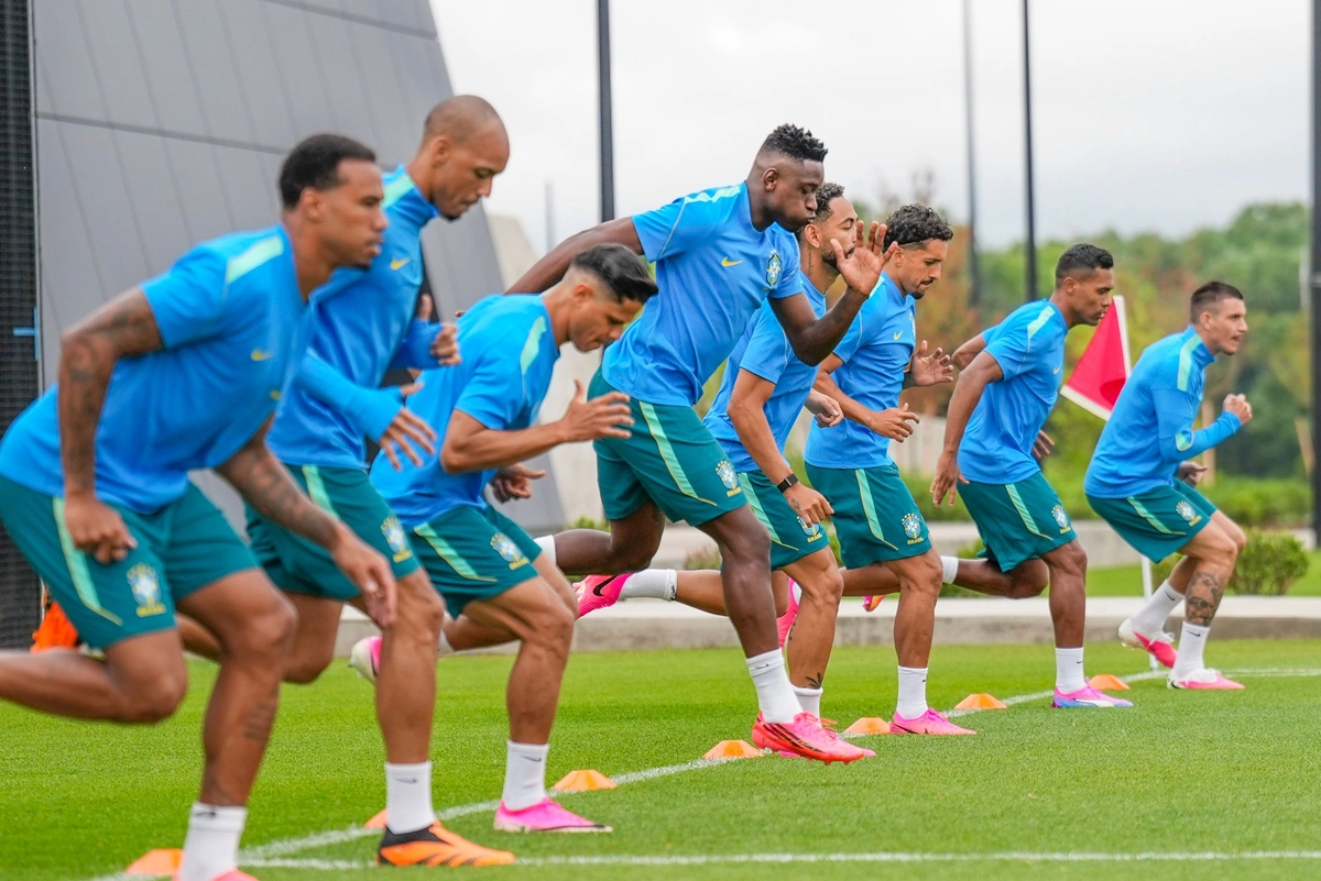 Jogadores da Seleção durante o último treino de preparação no CT Columbia Park para o jogo contra a Escócia