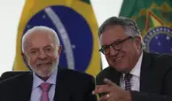 Lula assina MP que exige aprovação no Enamed para obtenção do registro profissional de médico
