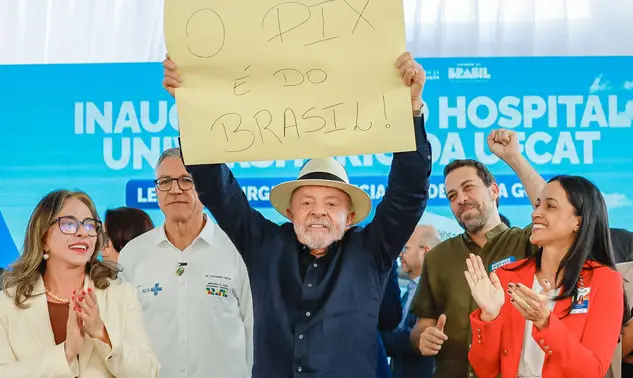 Lula reage a tarifaço e ironiza Flávio Bolsonaro após pressão dos EUA contra o Brasil