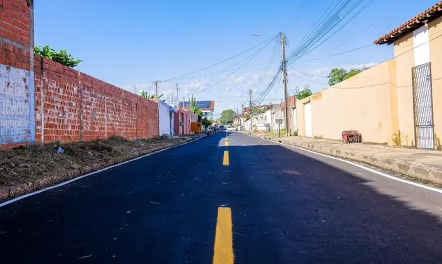 Rafael Fonteles vistoria obras do Mais Asfalto na zona norte de Teresina