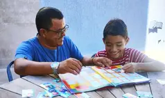 Muito além das figurinhas: álbum da Copa fortalece laços entre gerações e promove desenvolvimento infantil