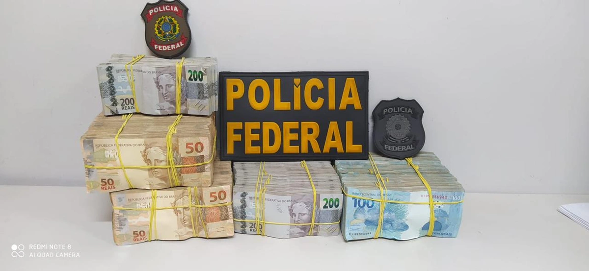 Polícia Federal prendeu em flagrante uma mulher que sacava um valor de aproximadamente R$ 500 mil em uma agência bancária no município de Piripiri, interior do Piauí