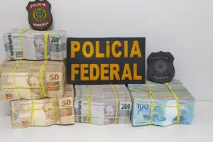 Polícia Federal prendeu em flagrante uma mulher que sacava um valor de aproximadamente R$ 500 mil em uma agência bancária no município de Piripiri, interior do Piauí (Foto: Polícia Federal)