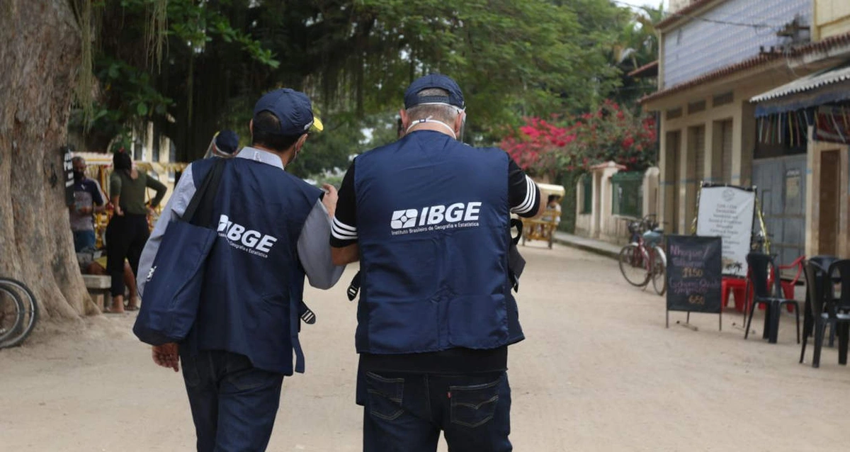 Profissionais do IBGE em trabalho de campo