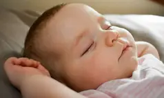 Quantas horas de sono você precisa? Idade e posição ao dormir influenciam a saúde