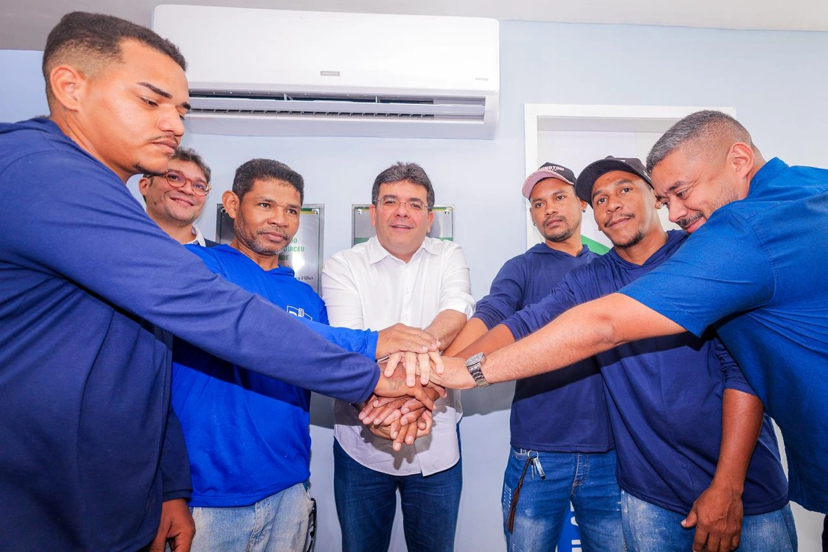 Rafael Fonteles entrega reforma do Ambulatório Azul do HGV