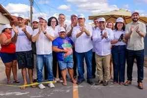 Rafael Fonteles inaugura asfalto no Residencial Betinho em Teresina; obra atende proposta dos moradores escolhida no OPA (Foto: Gabriel Paulino)