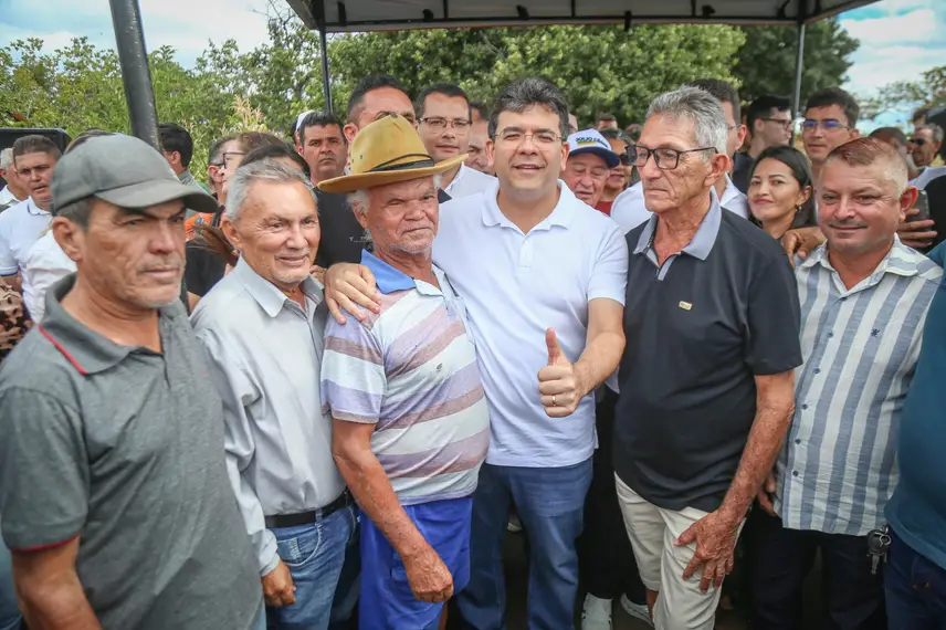 Rafael Fonteles inaugura asfalto que beneficia uma das maiores comunidades rurais de Paquetá