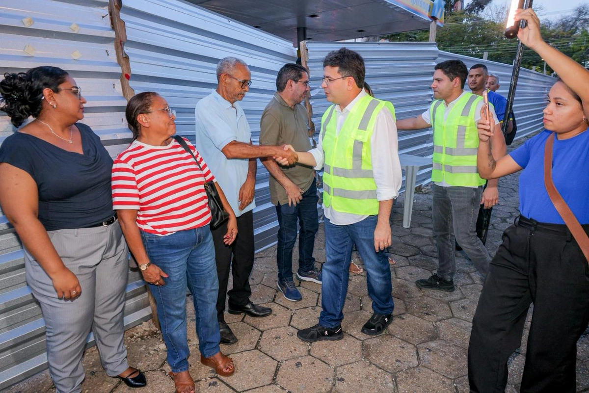 Rafael Fonteles vistoria novo asfalto na zona leste de Teresina; Governo investe R$ 6 milhões em cinco ruas da região