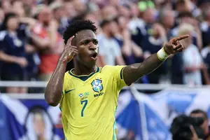 Vini Jr abriu o placar, se tornou o maior artilheiro da "era Ancelotti" e liderou o Brasil em campo (Foto: Divulgação FIFA)