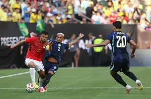 Wesley sentiu lesão aos 16 minutos do amistoso do Brasil com o Egito (Foto: imagem de reprodução)