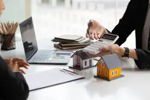Aplicações financeiras e consórcios podem ajudar na compra de casa ou carro (Foto: Wasan/Adobe Stock)