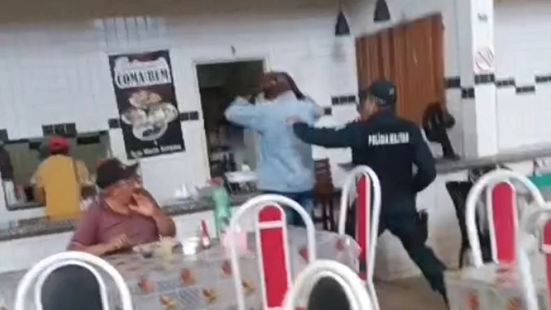 Assassino de Rita Vieira sendo preso pela polícia militar