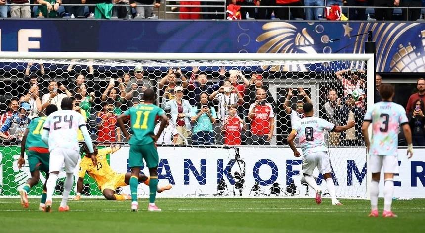 Bélgica vira sobre Senegal