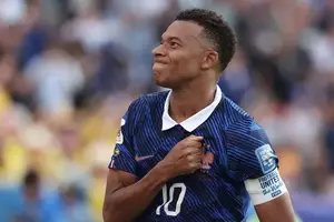 Craque francês Mbappé fez dois gols diante dos suecos (Foto: Simon Morcel / FFF / Jogada10)
