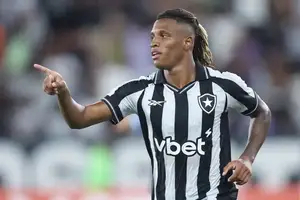 Danilo, meia do Botafogo, permanece no clube (Foto: Vitor Silva/Botafogo)