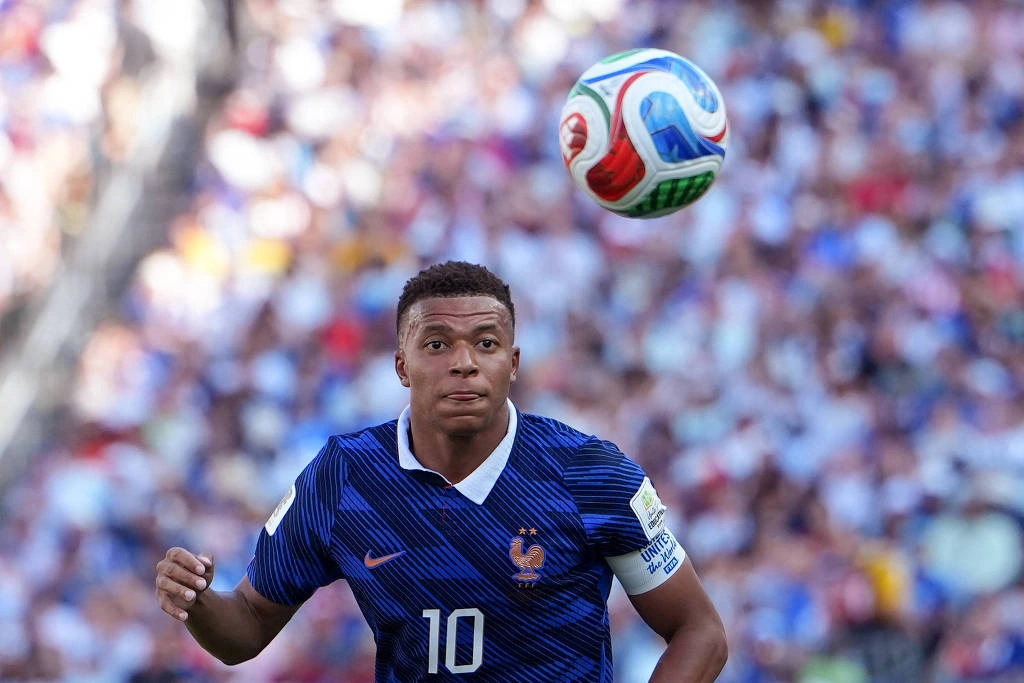 De pênalti, Kylian Mbappé marcou o gol da vitória da França sobre o Paraguai, o seu sétimo na atual Copa do Mundo e o 19º em três Mundiais disputados