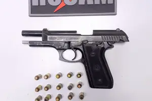 Duas mulheres e um homem foram presos e uma pistola calibre ponto 40 (Foto: SSP-PI)