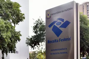 Fachada do prédio da Superintendência da Receita Federal em Brasília (Foto: Reprodução | Antonio Molina/Folhapress)