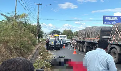 Passageiro de moto por aplicativo morre após acidente com carreta na zona Sul de Teresina