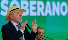Lula afirma que governo brasileiro "não vai sair da mesa de negociação" com os EUA
