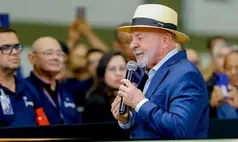 Lula defende mais investimentos no setor de Defesa para "não deixar ninguém meter o nariz no nosso país"
