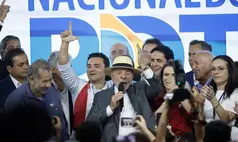 Lula defende soberania nacional e recebe apoio do PDT durante convenção em Brasília