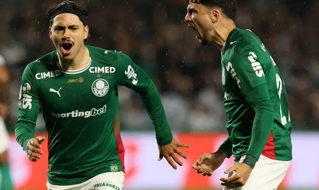 Palmeiras vence o Coritiba e amplia vantagem na liderança do Campeonato Brasileiro