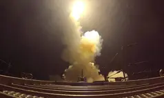 Trump anuncia novo bloqueio naval ao Irã e promete atacar complexo nuclear