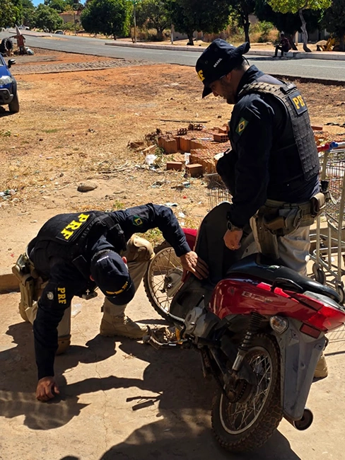 Operação da PRF recupera 49 veículos e prende 15 pessoas no Piauí