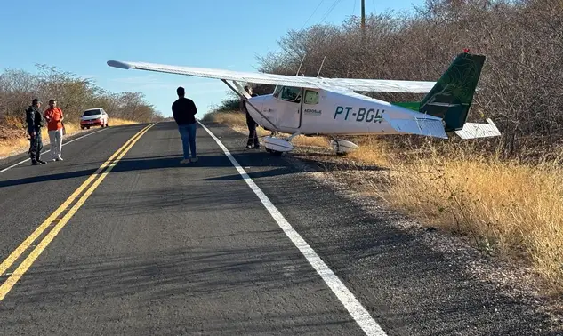 Avião monomotor faz pouso de emergência em rodovia entre Jaicós e Campo Grande do Piauí