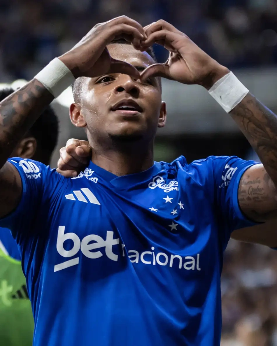 Arroyo comemora gol contra o Atlético-MG